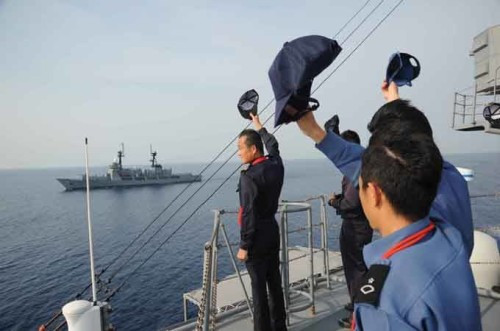 Lực lượng liên hợp Nhật Bản-Philippines tiến hành tập trận ở Biển Đông (nguồn mạng sina Trung Quốc) Lực lượng liên hợp Nhật Bản-Philippines tiến hành tập trận ở Biển Đông (nguồn mạng sina Trung Quốc)