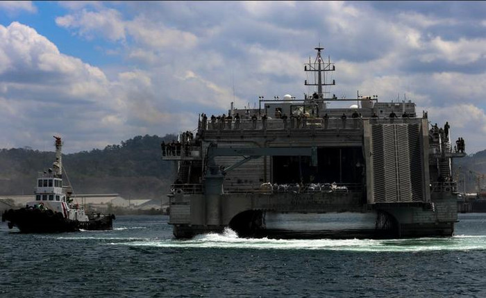 Tàu đổ bộ siêu tốc USNS Millinocket JHSV-3 của Quân đội Mỹ ở vịnh Subic Philippines ngày 30/3/2016 Tàu đổ bộ siêu tốc USNS Millinocket JHSV-3 của Quân đội Mỹ ở vịnh Subic Philippines ngày 30/3/2016