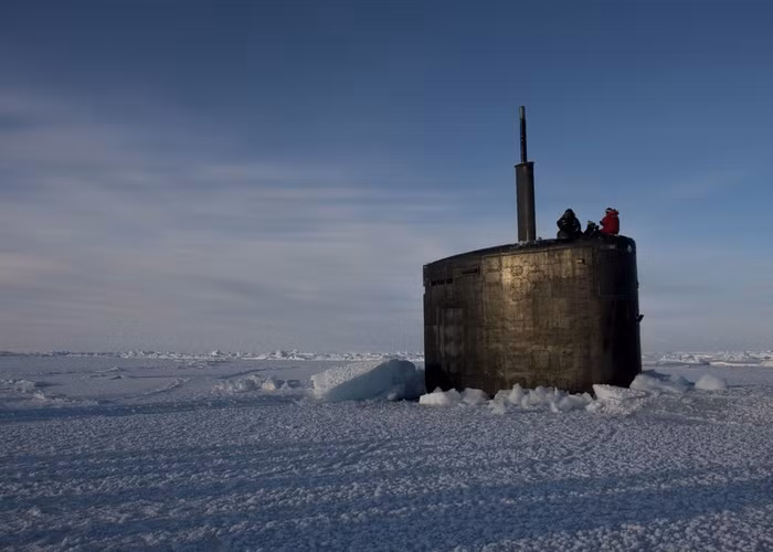 Ngày 15/3/2016, tàu ngầm hạt nhân tấn công USS Hampton lớp Los Angeles Hải quân Mỹ phá băng nổi lên ở Bắc Cực khi đang tham gia cuộc tập trận ICEX 2016. Ảnh minh họa, nguồn Thời báo Hoàn Cầu, Trung Quốc.