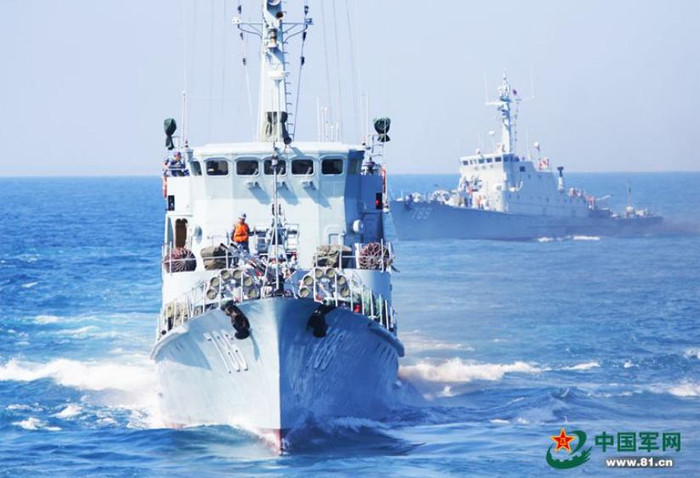 Đầu tháng 4/2016, một khu thủy cảnh thuộc Hạm đội Nam Hải, Hải quân Trung Quốc đã tiến hành một cuộc tập trận với hơn 20 khoa mục trong đó có vượt qua khu phong tỏa thủy lôi, phóng đạn gây nhiễu, đột kích chống người nhái, hỏa pháo tấn công. Nguồn ánh: Nhân Dân nhật báo, Trung Quốc.