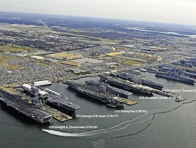 5 tàu sân bay Hải quân Mỹ đồng thời đậu ở quân cảng Norfolk. Ảnh: Tân Hoa Xã 5 tàu sân bay Hải quân Mỹ đồng thời đậu ở quân cảng Norfolk. Ảnh: Tân Hoa Xã