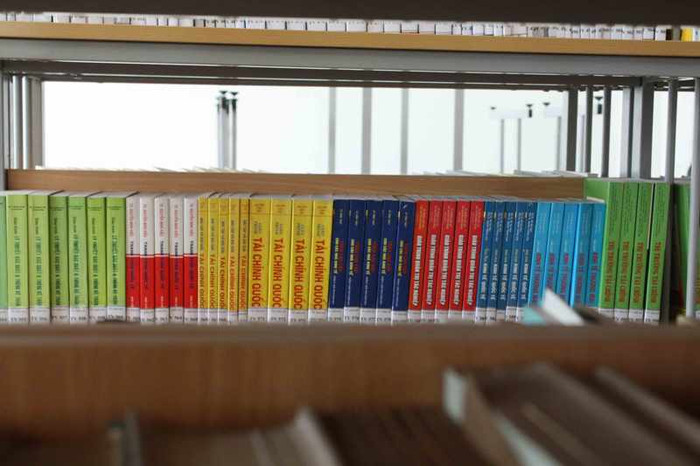 Cùng với đó là loạt đầu sách giáo trình phục vụ cho công việc học tập của sinh viên. Cùng với đó là loạt đầu sách giáo trình phục vụ cho công việc học tập của sinh viên.