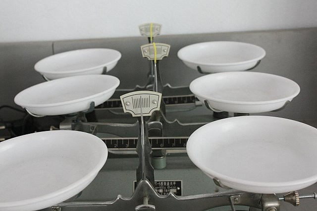 Một dụng cụ thí nghiệm. Một dụng cụ thí nghiệm.