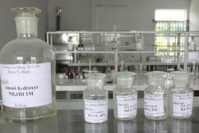 Phương châm của nhà trường là không để cho sinh viên thiếu thốn trong khi thực hành và học tập. Phương châm của nhà trường là không để cho sinh viên thiếu thốn trong khi thực hành và học tập.