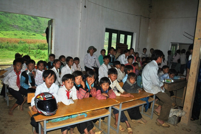 Đây là lần đầu tiên các em được đón Tết Trung thu ngay trên mảnh đất quê hương mình. Đây là lần đầu tiên các em được đón Tết Trung thu ngay trên mảnh đất quê hương mình.