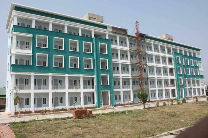 Hiện tại, hạng mục nhà kí túc được xây dựng hoành tráng với hơn 600 sinh viên ở cùng lúc. Hiện tại, hạng mục nhà kí túc được xây dựng hoành tráng với hơn 600 sinh viên ở cùng lúc.