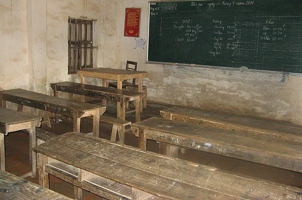 Đến nỗi, phải tận dụng phòng ẩm thấp, tối tăm cho lớp học hiện tại Đến nỗi, phải tận dụng phòng ẩm thấp, tối tăm cho lớp học hiện tại