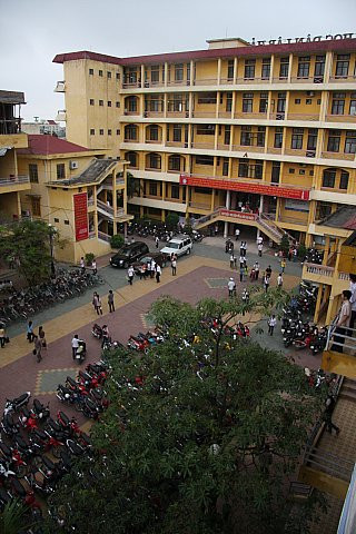 Toàn cảnh sân trường nhìn từ trên cao