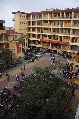 Toàn cảnh sân trường nhìn từ trên cao