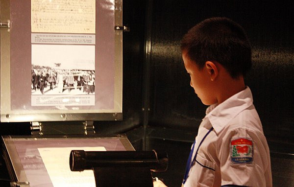 Thăm Bảo tàng Hồ Chí Minh