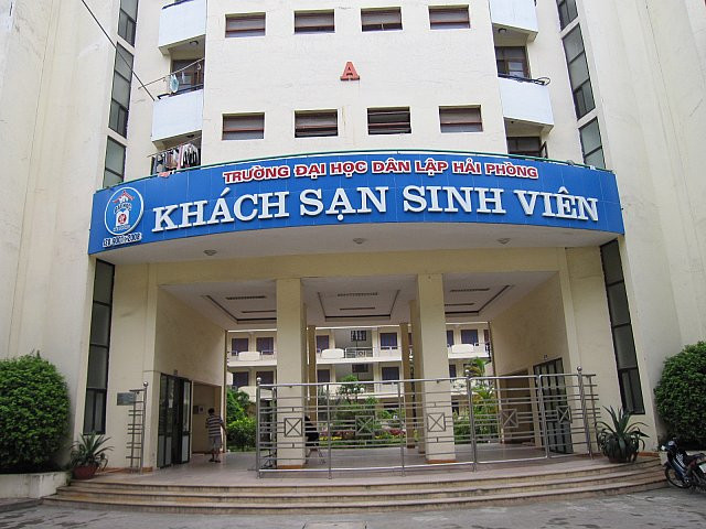 Nooit iếng nhất là "Khách sạn sinh viên", ở đây sinh viên đều phải tự giác trong mọi hoạt động từ vệ sinh cho tới bảo vệ, an ninh.