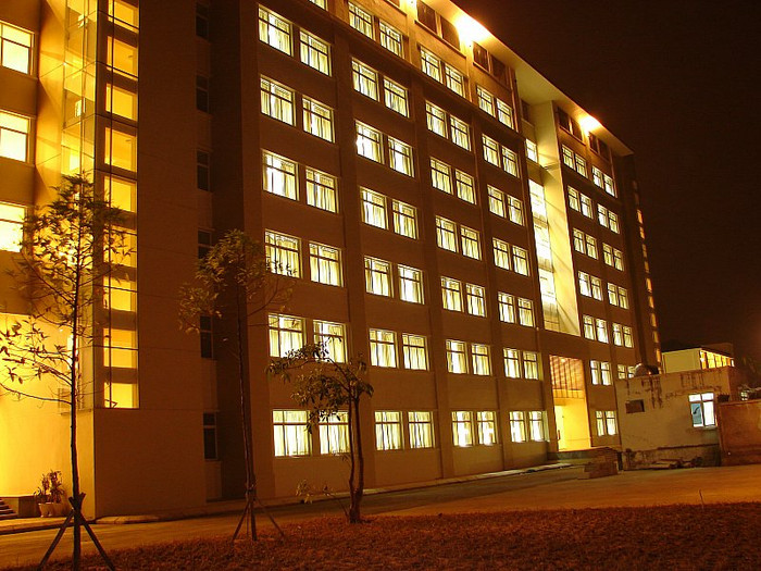 Buổi tối, một khung cảnh linh linh huyền diệu như khách sạn ở trường Thăng Long