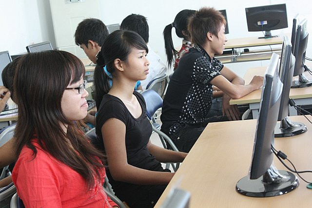 Nhiều sinh viên bày tỏ, tuy là ngôi trường mới nhưng các em có cảm giác yên tâm và chủ động trong mọi thứ để học tập. Nhiều sinh viên bày tỏ, tuy là ngôi trường mới nhưng các em có cảm giác yên tâm và chủ động trong mọi thứ để học tập.