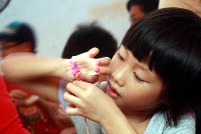 Tò he có sức cuốn hút đặc biệt với các bạn gái. Tò he có sức cuốn hút đặc biệt với các bạn gái.