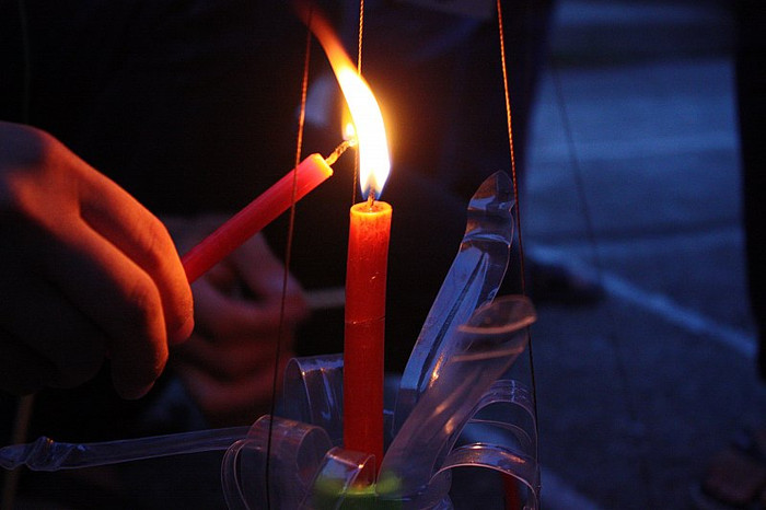 Những ngọn nến lung linh làm trái tim các trẻ em da cam vui hơn phần nào Những ngọn nến lung linh làm trái tim các trẻ em da cam vui hơn phần nào