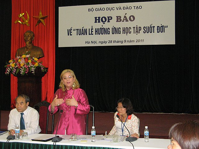 Bà Katherine Muller Marin-Trưởng Đại diện Văn phòng UNESCO tại Hà Nội cho rằn: Học tập suốt đời có nghĩa giúp cho mọi người có được công việc tốt hơn. Ảnh Xuân Trung Bà Katherine Muller Marin-Trưởng Đại diện Văn phòng UNESCO tại Hà Nội cho rằn: Học tập suốt đời có nghĩa giúp cho mọi người có được công việc tốt hơn. Ảnh Xuân Trung