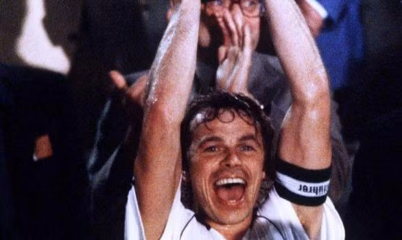 Hậu vệ Bernard Dietz - Đội trưởng ĐT Tây Đức vô địch EURO năm 1980, Á quân EURO 1976