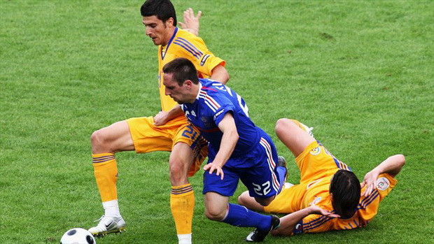 Pháp và Romania chia điểm tại vòng bảng (hòa 0 - 0) Pháp và Romania chia điểm tại vòng bảng (hòa 0 - 0)