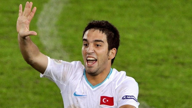 Bàn thắng ở phút 92 của Arda Turan giúp Thổ Nhĩ Kỳ giành những điểm số đầu tiên nhờ chiến thắng 2-1 trước Thụy Sĩ Bàn thắng ở phút 92 của Arda Turan giúp Thổ Nhĩ Kỳ giành những điểm số đầu tiên nhờ chiến thắng 2-1 trước Thụy Sĩ