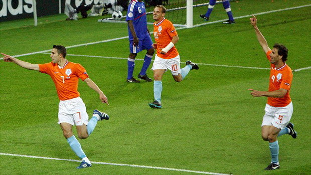 Hà Lan đè bẹp Pháp với tỷ số 4-1 để chiếm ngôi đầu bảng C sớm 1 lượt đấu Hà Lan đè bẹp Pháp với tỷ số 4-1 để chiếm ngôi đầu bảng C sớm 1 lượt đấu