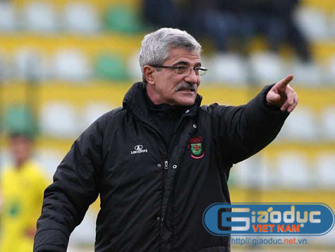 HLV Calisto đã giúp Pacos de Ferreira trụ hạng thành công. HLV Calisto đã giúp Pacos de Ferreira trụ hạng thành công.