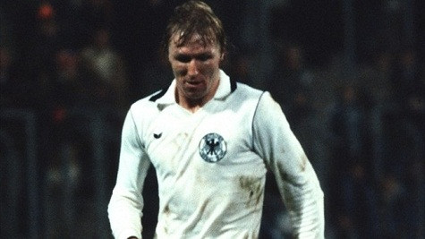 Tiền đạo Horst Hrubesch. - người ghi hai bàn thắng trong trận CK EURO 1980 Tiền đạo Horst Hrubesch. - người ghi hai bàn thắng trong trận CK EURO 1980