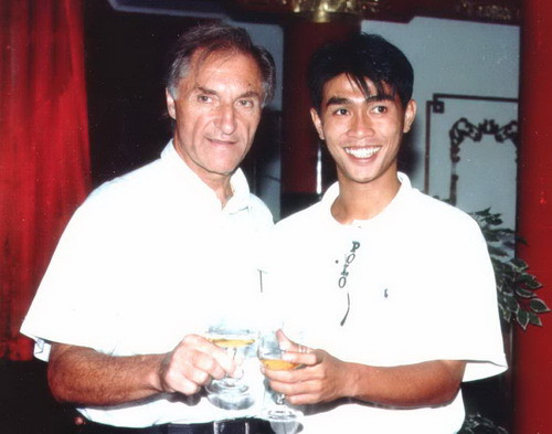 Năm 1997, HLV Weigang bất ngờ chia tay bóng đá Việt Nam