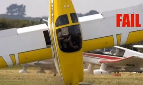 Không hạ cánh bằng chân thì bằng đầu.