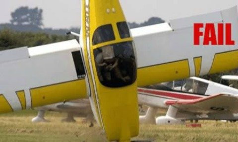 Không hạ cánh bằng chân thì bằng đầu. Không hạ cánh bằng chân thì bằng đầu.