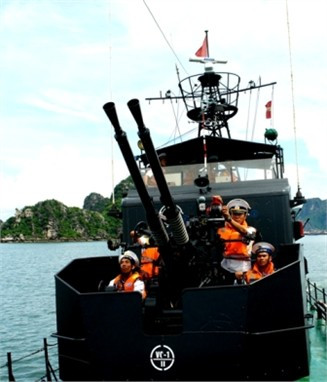 Lực lượng phòng không - không quân Hải quân đang được tăng cường hiện đại hóa về trang thiết bị, vũ khí đáp ứng nhu cầu tác chiến, bảo vệ chủ quyền biển, đảo, thềm lục địa trong tình hình mới Lực lượng phòng không - không quân Hải quân đang được tăng cường hiện đại hóa về trang thiết bị, vũ khí đáp ứng nhu cầu tác chiến, bảo vệ chủ quyền biển, đảo, thềm lục địa trong tình hình mới