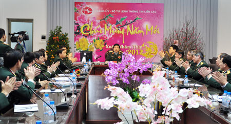 Đại tướng Phùng Quang Thanh chúc Tết Bộ tư lệnh TTLL và chúc Tết quân, dân Trường Sa bằng hình thức trực tuyến. Ảnh: Phú Sơn Đại tướng Phùng Quang Thanh chúc Tết Bộ tư lệnh TTLL và chúc Tết quân, dân Trường Sa bằng hình thức trực tuyến. Ảnh: Phú Sơn