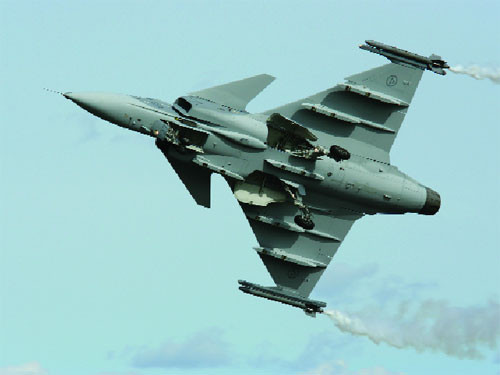 Chiếc JAS 39 Gripen của Thụy Điển có giá bán rẻ hơn nhiều chiếc Rafale - Ảnh: aeroseum.se Chiếc JAS 39 Gripen của Thụy Điển có giá bán rẻ hơn nhiều chiếc Rafale - Ảnh: aeroseum.se