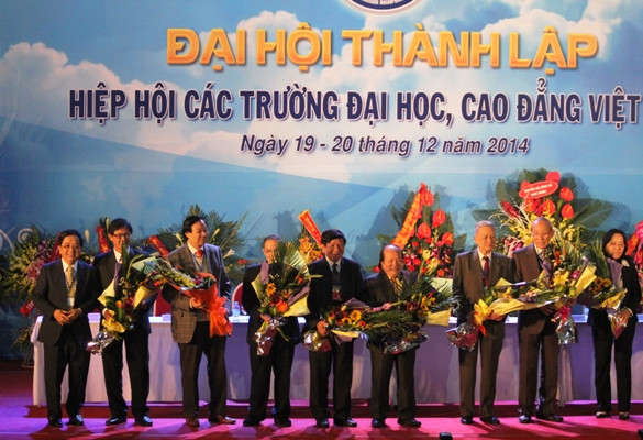 Hiệp hội các trường Đại học, Cao đẳng Việt Nam chính thức được thành lập, đáp ứng nguyện vọng của nhiều cơ sở giáo dục đại học trong cả nước. Hiệp hội các trường Đại học, Cao đẳng Việt Nam chính thức được thành lập, đáp ứng nguyện vọng của nhiều cơ sở giáo dục đại học trong cả nước.