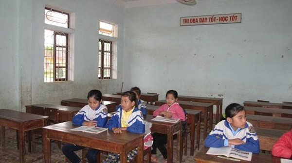 Gần 600 học sinh Hà Tĩnh phải nghỉ học do những việc làm của người lớn khiến chúng ta lo lắng. Hiện các em đã đi học trở lại. Gần 600 học sinh Hà Tĩnh phải nghỉ học do những việc làm của người lớn khiến chúng ta lo lắng. Hiện các em đã đi học trở lại.