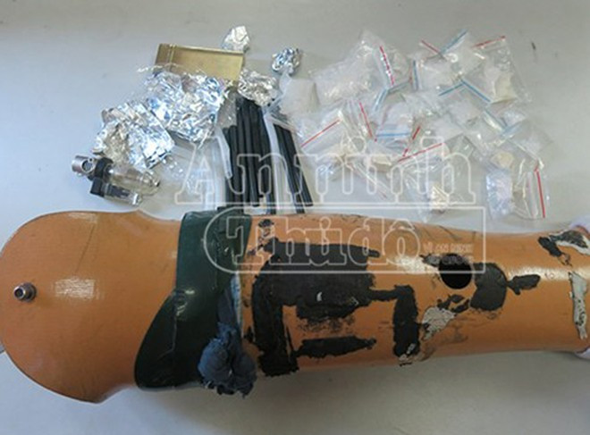 Chiếc chân giả trở thành nơi cất giấu ma túy. Chiếc chân giả trở thành nơi cất giấu ma túy.