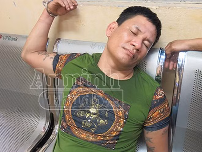 Quân tỏ ra lỳ lợm khi đối mặt với cơ quan công an.