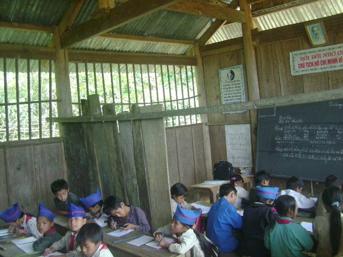 Lớp học 2 trong 1 tại Nhọt Kho Lớp học 2 trong 1 tại Nhọt Kho