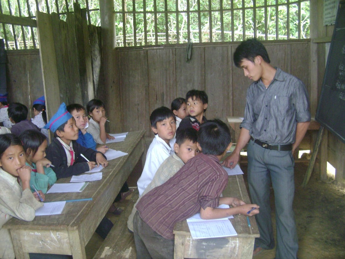 Học sinh tại đây rất ngoan và nghe lời thầy cô Học sinh tại đây rất ngoan và nghe lời thầy cô