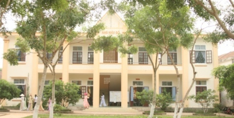 Trường THPT Yên Thành 3, nơi xảy ra hiện tượng nữ sinh ngất hàng loạt trong mấy ngày qua gây hoang mang cho phụ huynh và học sinh nơi đây Trường THPT Yên Thành 3, nơi xảy ra hiện tượng nữ sinh ngất hàng loạt trong mấy ngày qua gây hoang mang cho phụ huynh và học sinh nơi đây