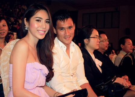 Thủy Tiên được mẹ chồng tương lai gửi gắm niềm tin sẽ sinh con trong năm nay rồi mới tổ chức đám cưới Thủy Tiên được mẹ chồng tương lai gửi gắm niềm tin sẽ sinh con trong năm nay rồi mới tổ chức đám cưới