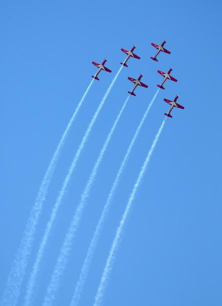 Tháng 10 năm 2014, Indonesia tổ chức duyệt binh quy mô lớn nhân ngày thành lập quân đội
