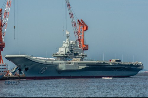 Tàu sân bay Liêu Ninh quay trở về nhà máy bảo trì (nguồn mạng sina Trung Quốc)