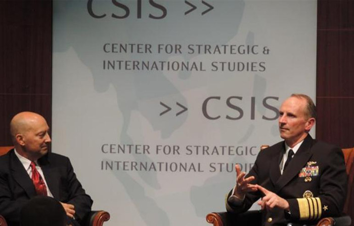 Tham mưu trưởng Hải quân Mỹ, Đô đốc Jonathan Greenert (phải) Tham mưu trưởng Hải quân Mỹ, Đô đốc Jonathan Greenert (phải)