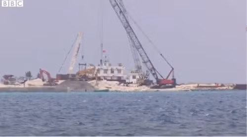 Trung Quốc xây đảo nhân tạo bất hợp pháp ở quần đảo Trường Sa của Việt Nam (nguồn mạng sina TQ)