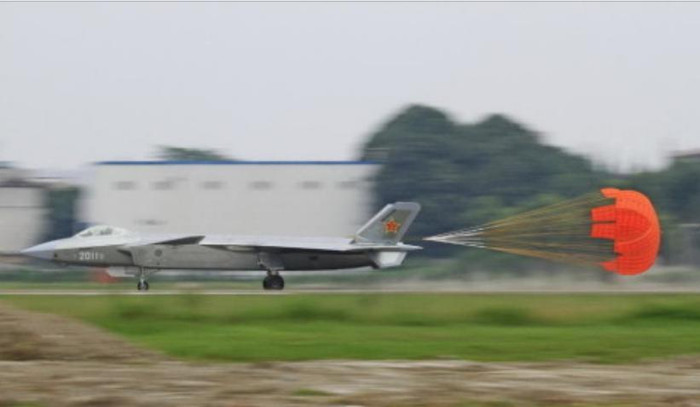 Máy bay chiến đấu J-20 Trung Quốc (nguồn mạng sina TQ) Máy bay chiến đấu J-20 Trung Quốc (nguồn mạng sina TQ)