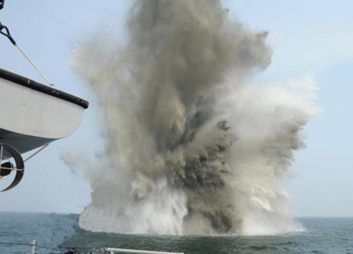 Tàu quét mìn Đài Sơn số hiệu 842 Type 081 Hạm đội Nam Hải tập trận quét mìn ngày 15 tháng 9 năm 2014