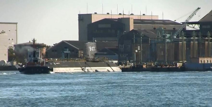 Ngày 8 tháng 10 năm 2014, tàu ngầm Thần Long lớp Soryu Nhật Bản hạ thủy (