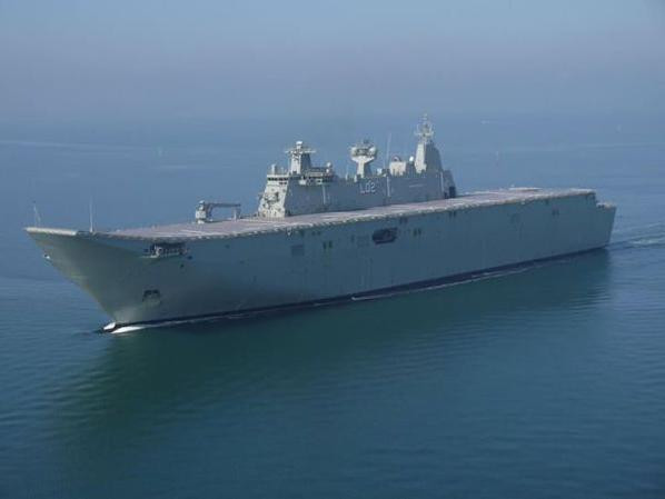 Tàu đổ bộ trực thăng HMAS Canberra của Australia