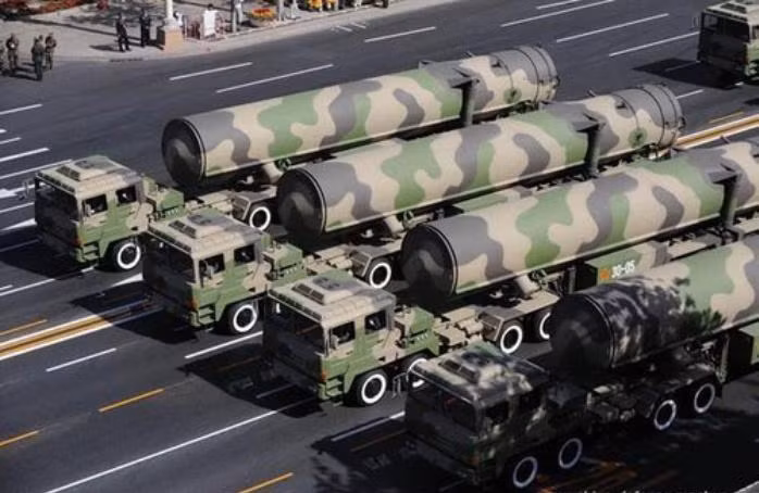 Tên lửa đạn đạo xuyên lục địa Đông Phong-31A Trung Quốc (ảnh tư liệu) Tên lửa đạn đạo xuyên lục địa Đông Phong-31A Trung Quốc (ảnh tư liệu)