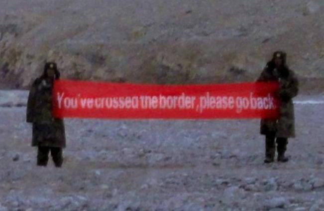 Trung Quốc cho quân xâm nhập lãnh thổ Ấn Độ và giăng biểu ngữ Trung Quốc cho quân xâm nhập lãnh thổ Ấn Độ và giăng biểu ngữ